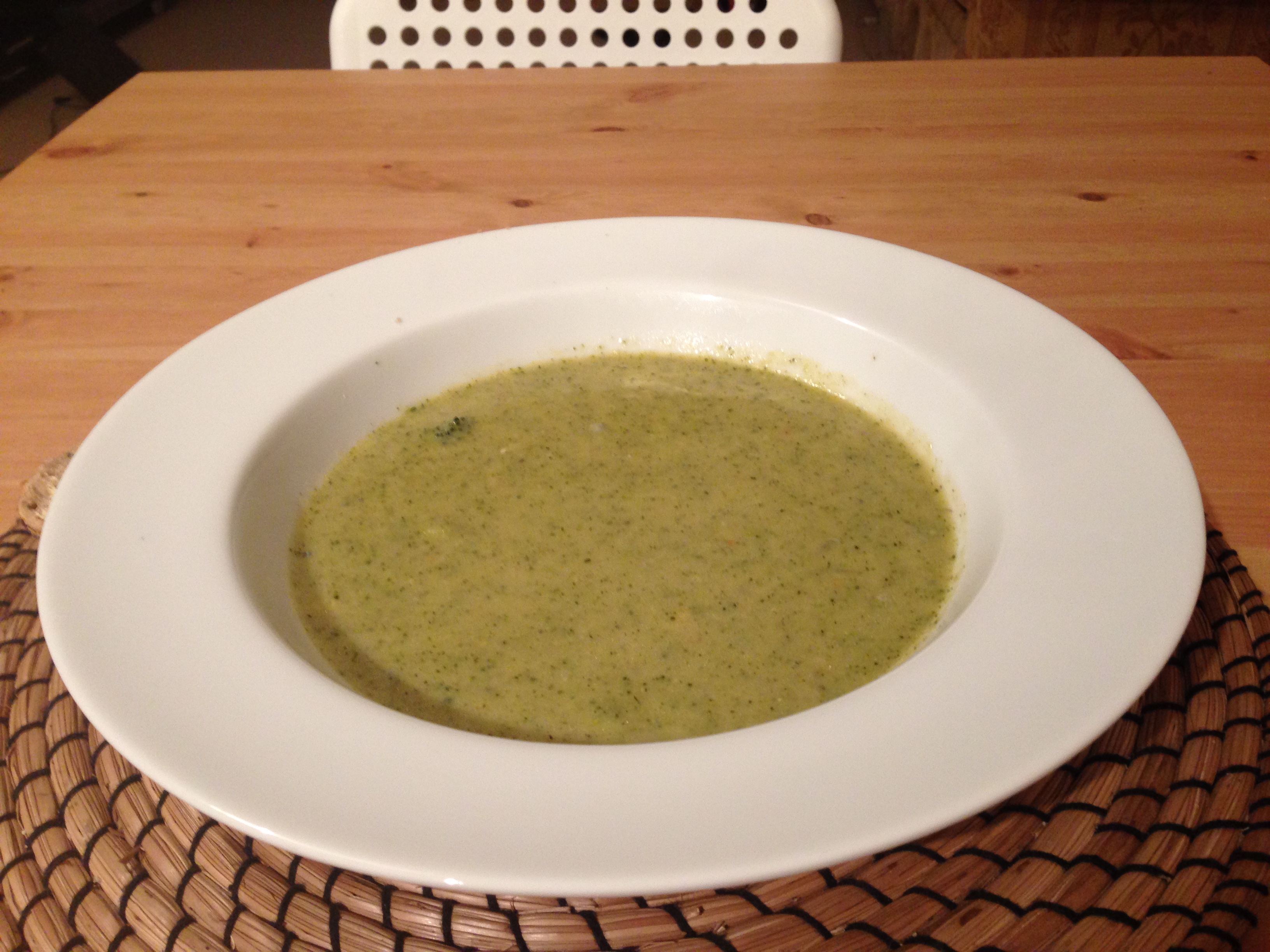 broccoli-and-stilton-soup-in-bowl