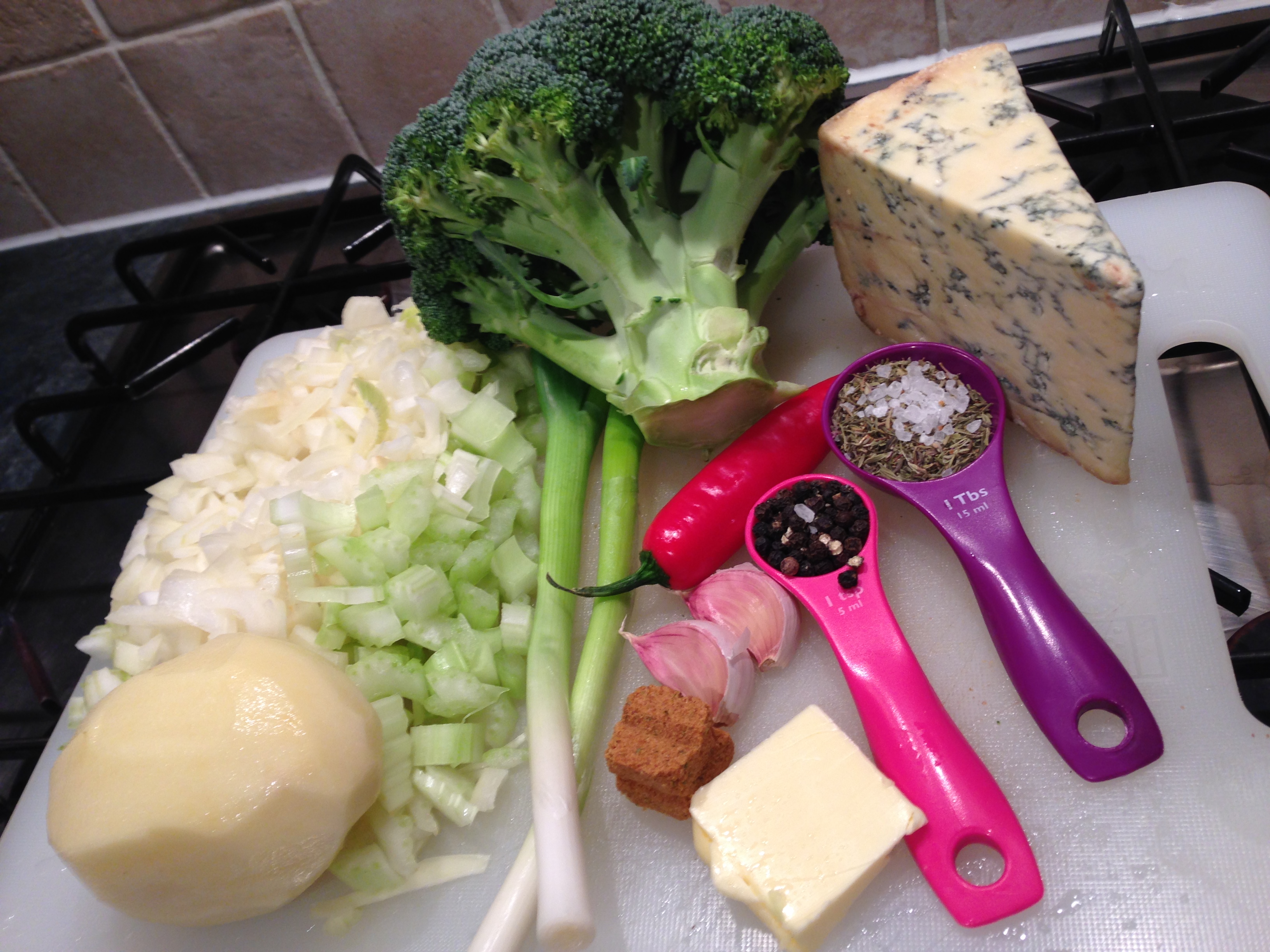 broccoli-and-stilton-soup-ingredients